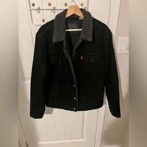 Levi's® Premium
TYPE III SHERPA TRUCKER JACKET | Size: Medium | Colour: Black